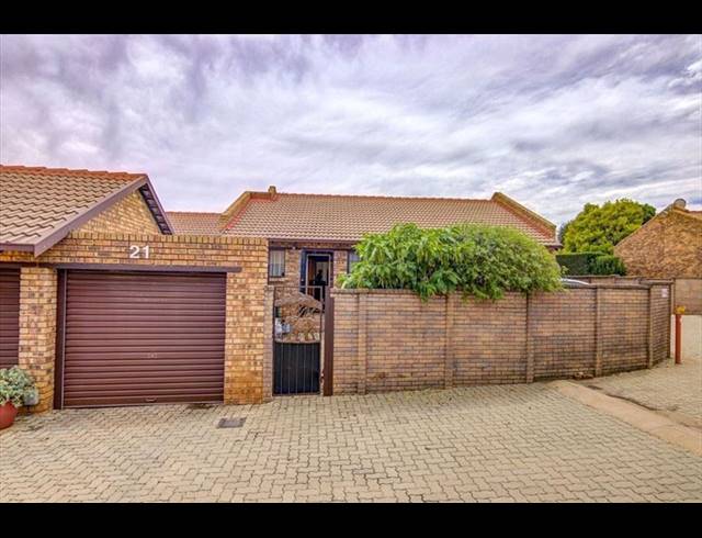 4 BEDROOM TOWNHOUSE FOR SALE IN ALLEN GROVE